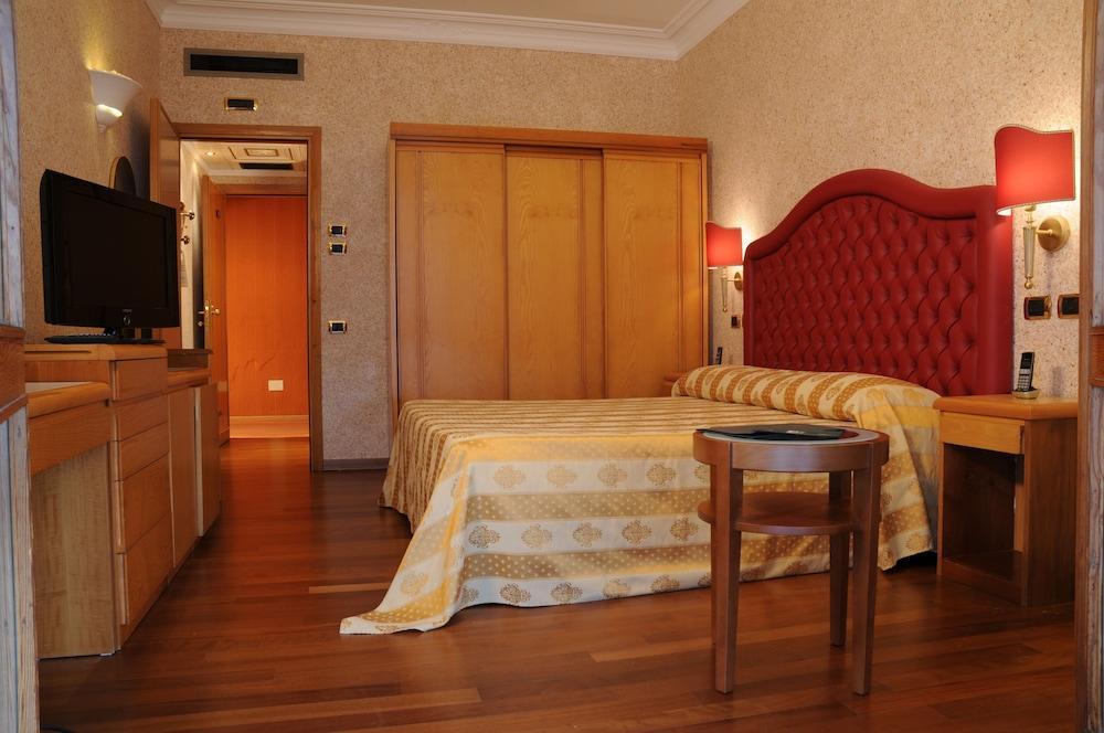 Grand Hotel Ambasciatori Wellness & Spa Chianciano Terme Bagian luar foto