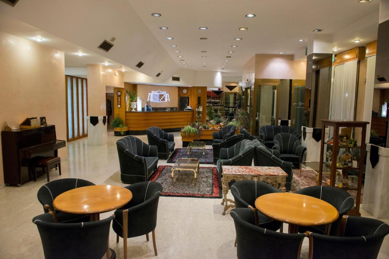 Grand Hotel Ambasciatori Wellness & Spa Chianciano Terme Bagian luar foto
